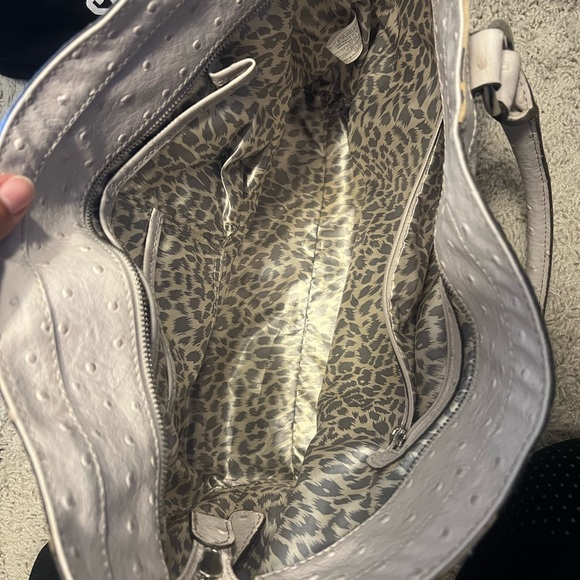 Large Guess Purse - Picture 2 of 3